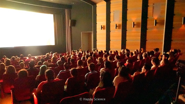 Audience-watching-the-movie